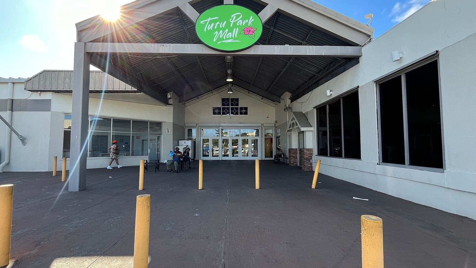 La entrada de Tutu Park Mall